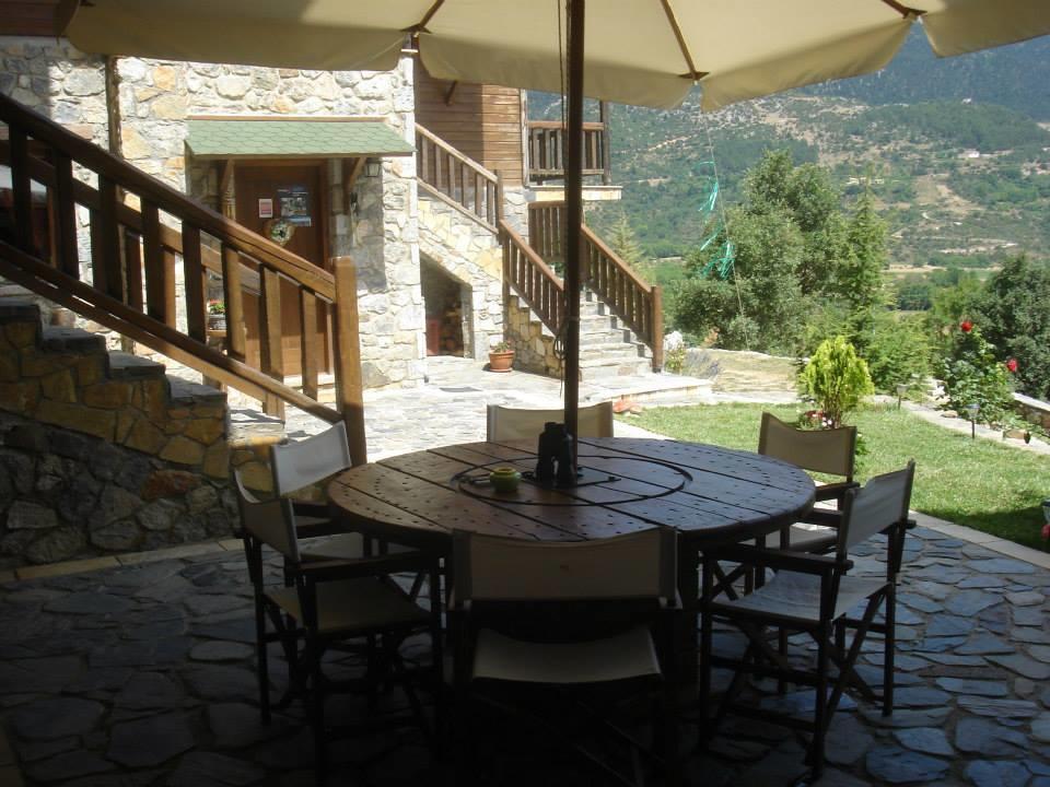 Apartamento Efharis Filoxenon Feneos Exterior foto