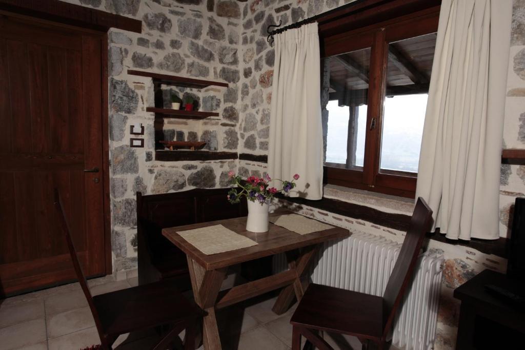 Apartamento Efharis Filoxenon Feneos Habitación foto
